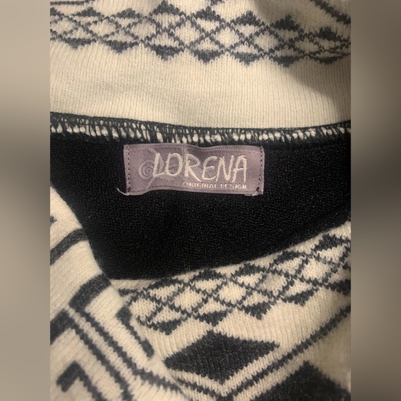 Geometric Pattern Knit Cape - Picture 3 of 5